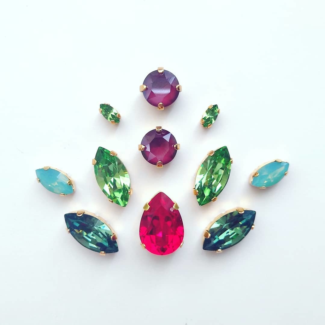 Использую кристаллы Swarovski и премиум крист