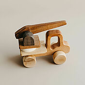 Деревянная игрушка Трактор с прицепом "Молоко"