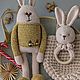 Комплект вязанных игрушек для малыша зайки. Амигуруми куклы и игрушки. kopilochka_idea. Интернет-магазин Ярмарка Мастеров.  Фото №2