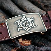 Straps: Leather belt with cast buckle 
