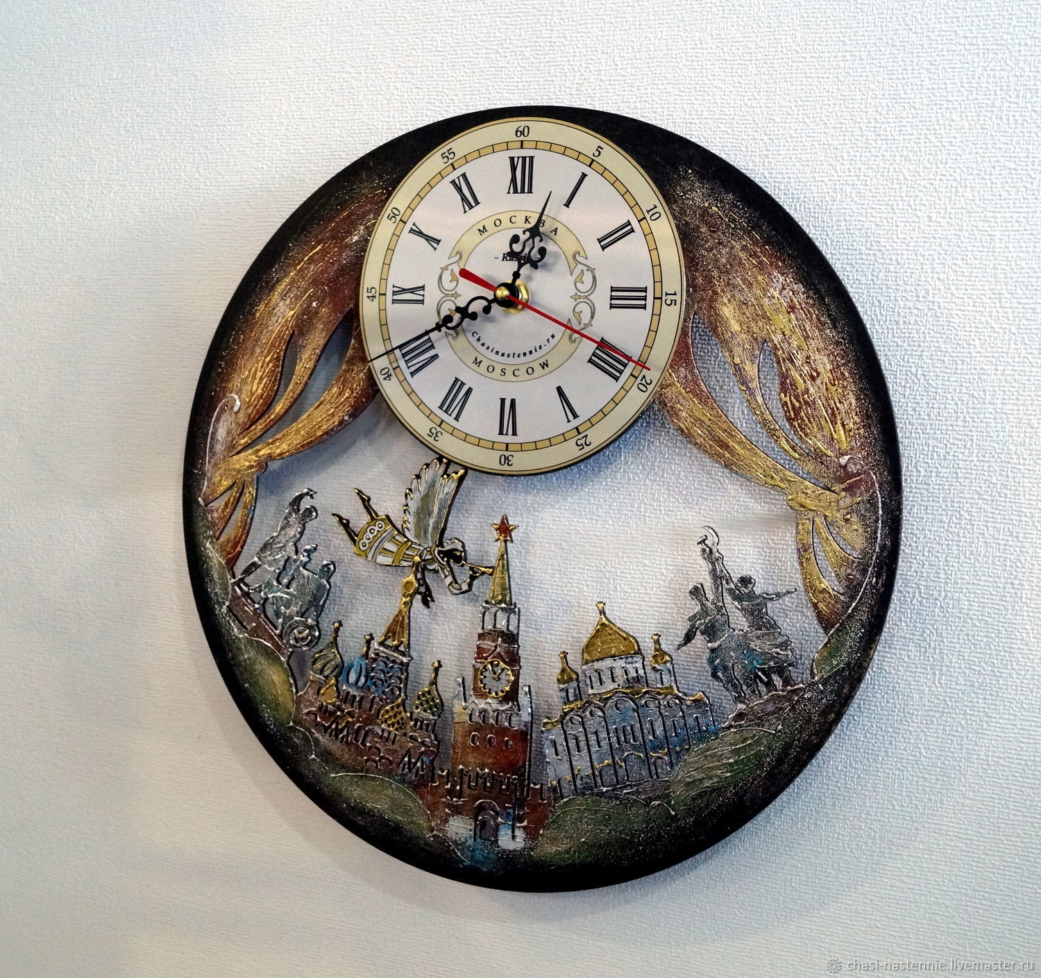 Часы Москва необычные настенные часы ручной работы русский сувенир в интернет-магазине Ярмарка Мастеров по цене 4950 ₽ – HVRGXRU