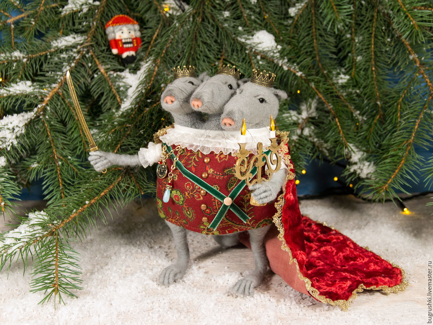 Елочка мышка. Елка под мышкой. Новогодняя мышь. Мышь Новогодняя игрушка под ёлку. Мышь под елкой.