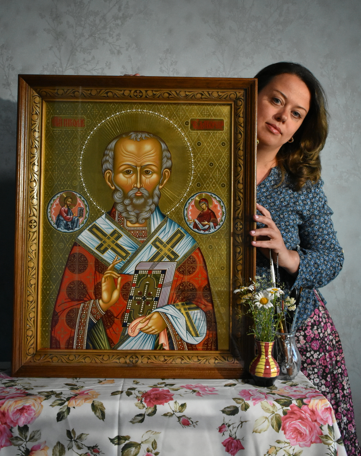 Написала икону святого Николая Чудотворца .
