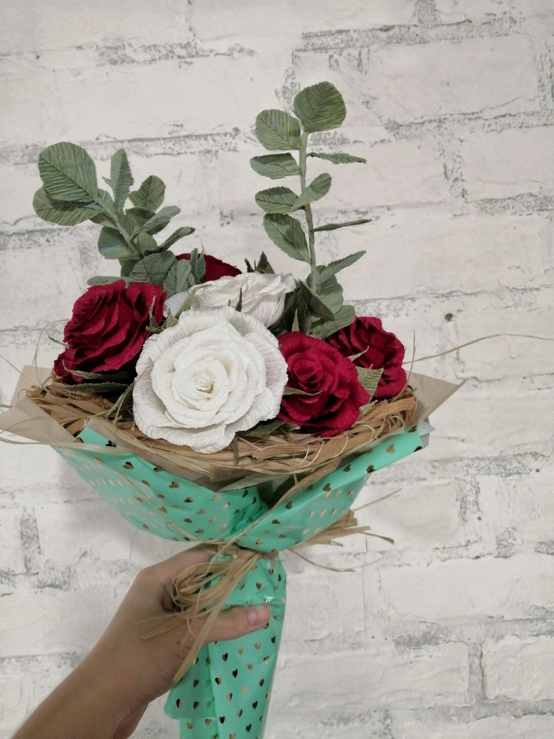 Букет роз из гофрированной бумаги купить в интернет-магазине ЯрмаркаМастеров по цене 800 ₽ – L3UNMRU