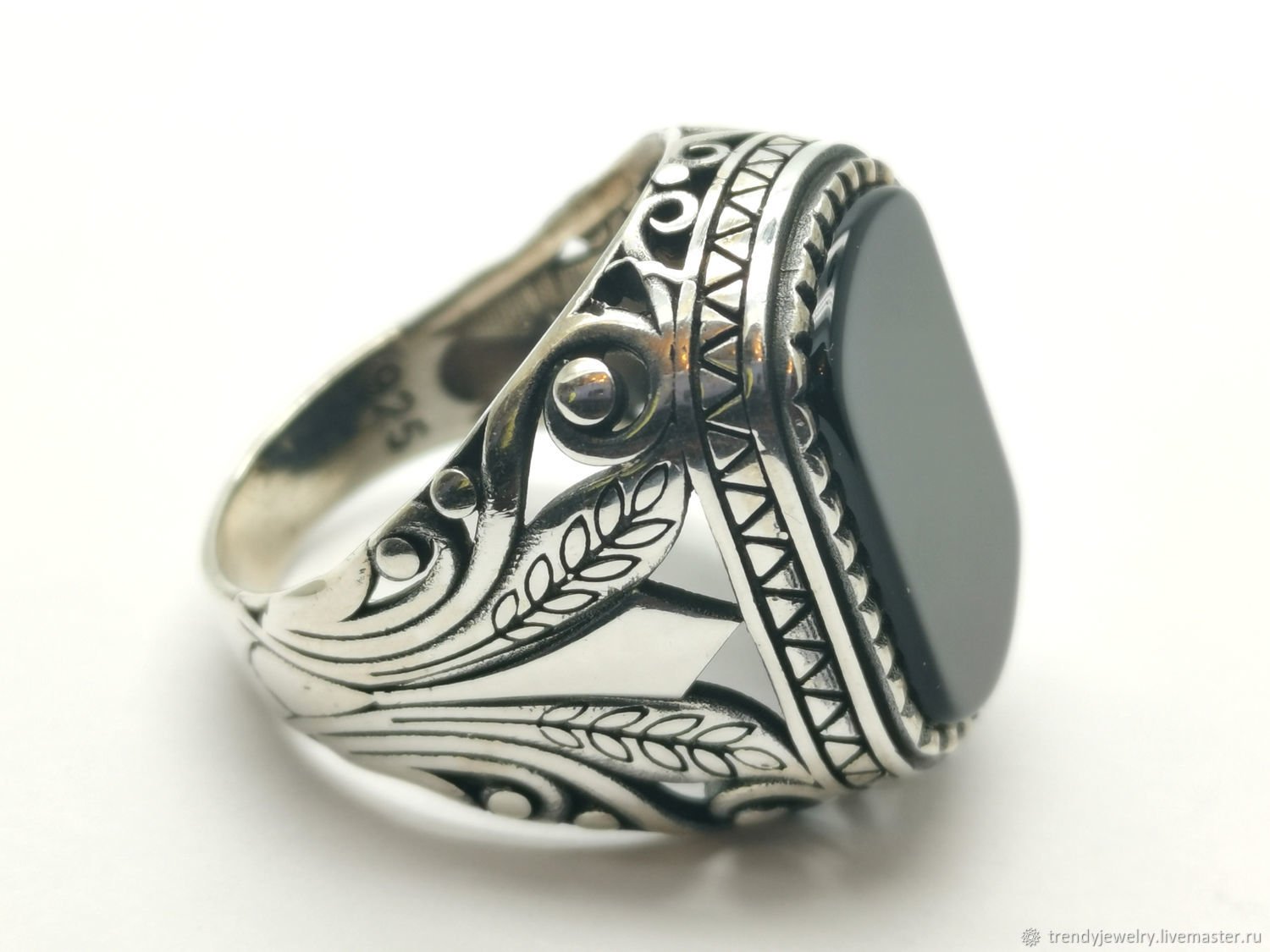 Купленный товар серебряное кольцо. 537 Перстень серебро с агатом. Кольца серебряные мужские печатки чёрный агат. Арабский Оникс перстень. Серебро 926 с агатом перстень.