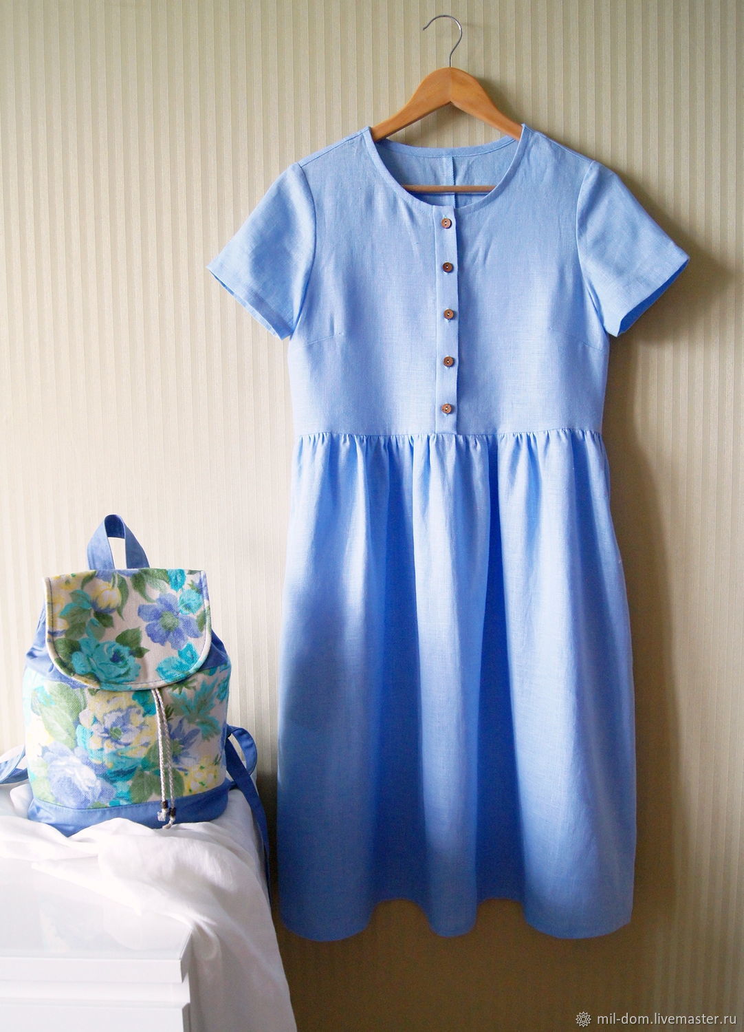 Голубое льняное платье