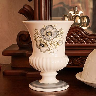 Винтаж ручной работы. Ярмарка Мастеров - ручная работа Винтаж: Wedgwood ваза с анемонами "Glen mist", Англия, 1980-1990 гг.. Handmade.