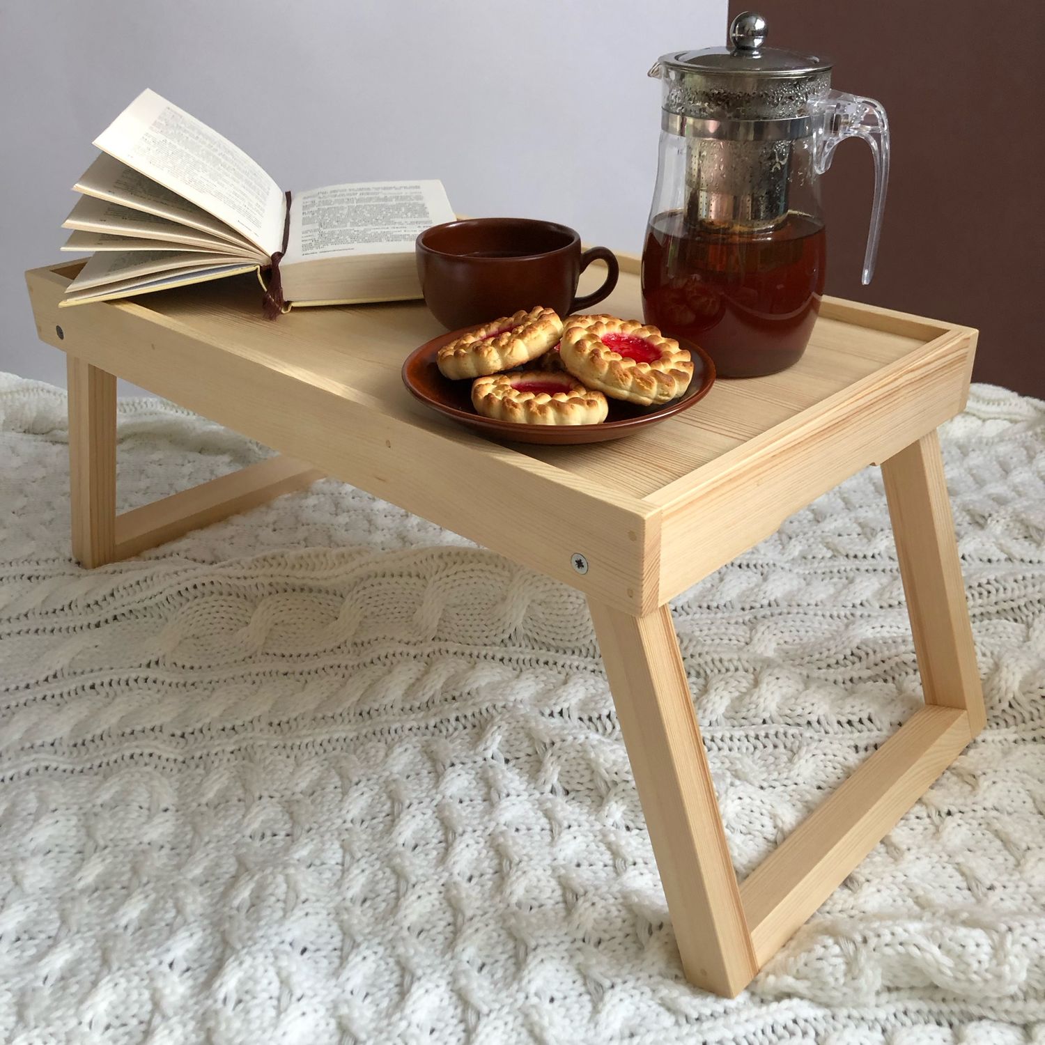 Кроватный столик для завтрака в постель: удобно и практично