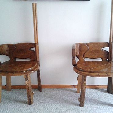 Круглый стол из дерева под старину и 2 кресла | «Щит Викинга»