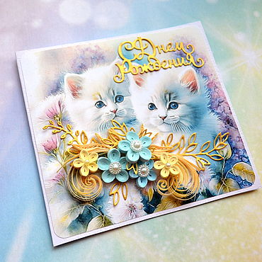 Пасхальная открытка в технике квиллинг с украшением яйцами и весенними цветами