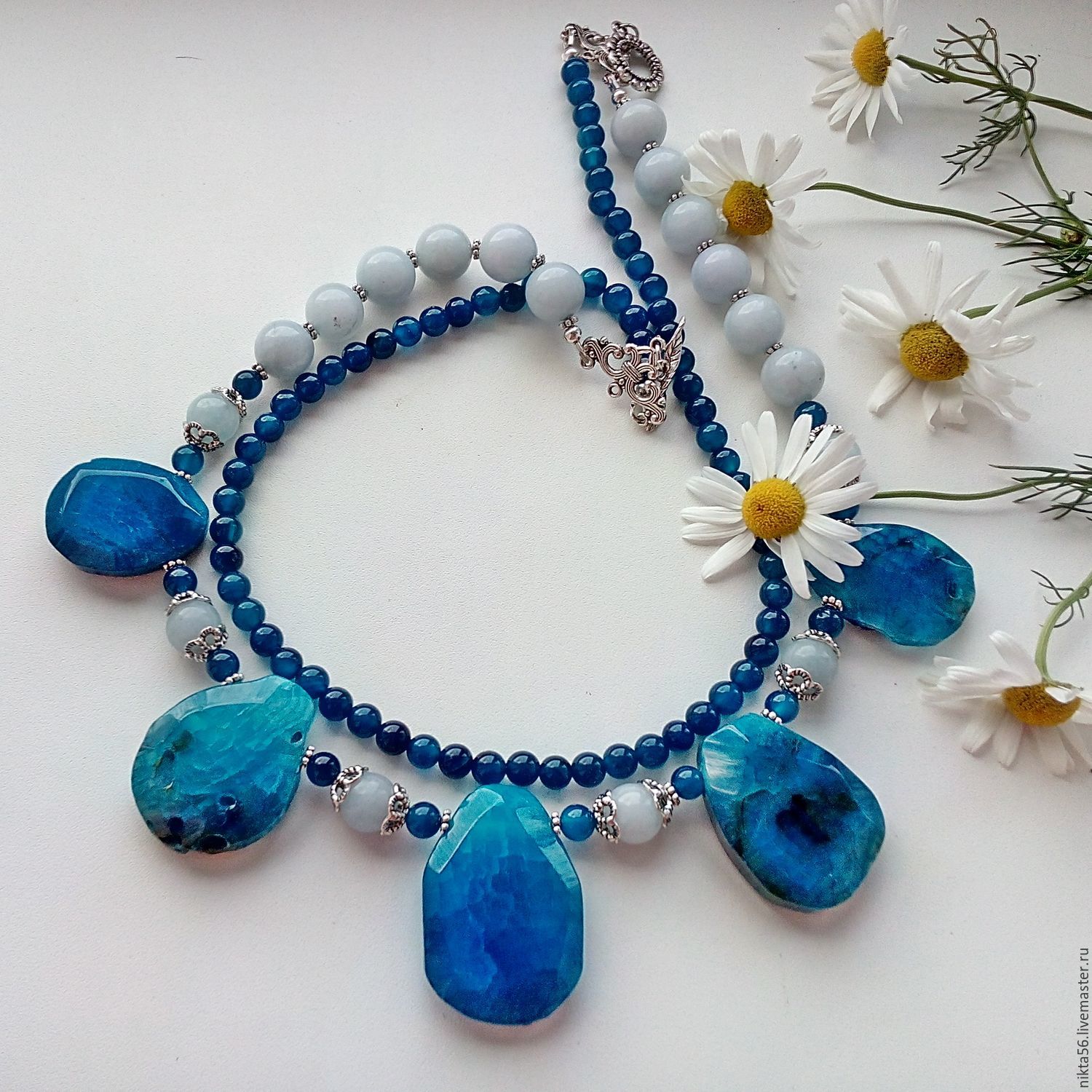 Ожерелье с голубыми камнями