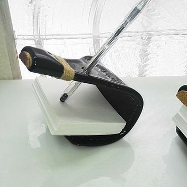 Канцелярские товары ручной работы. Ярмарка Мастеров - ручная работа Подставка для блок-листов и  ручки. Стекло.Бутылка.. Handmade.