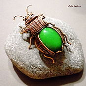Sea wave brooch, green crystal