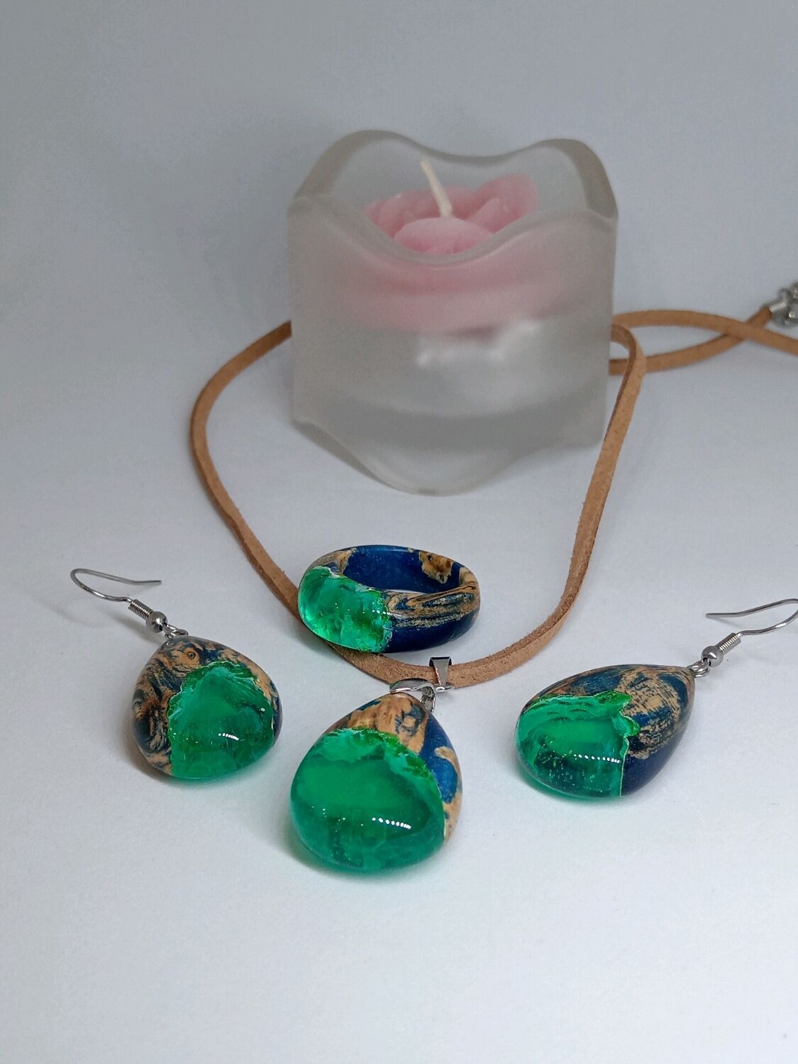 Мастер-класс по созданию кольца и кулона из эпоксидной смолы и дерева