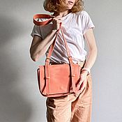 Сумки и аксессуары ручной работы. Ярмарка Мастеров - ручная работа Кожаная сумка "Робин" в персиковом цвете. Handmade.