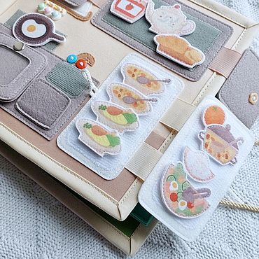Куклы и игрушки ручной работы. Ярмарка Мастеров - ручная работа Книга кукольный домик из фетра. Handmade.
