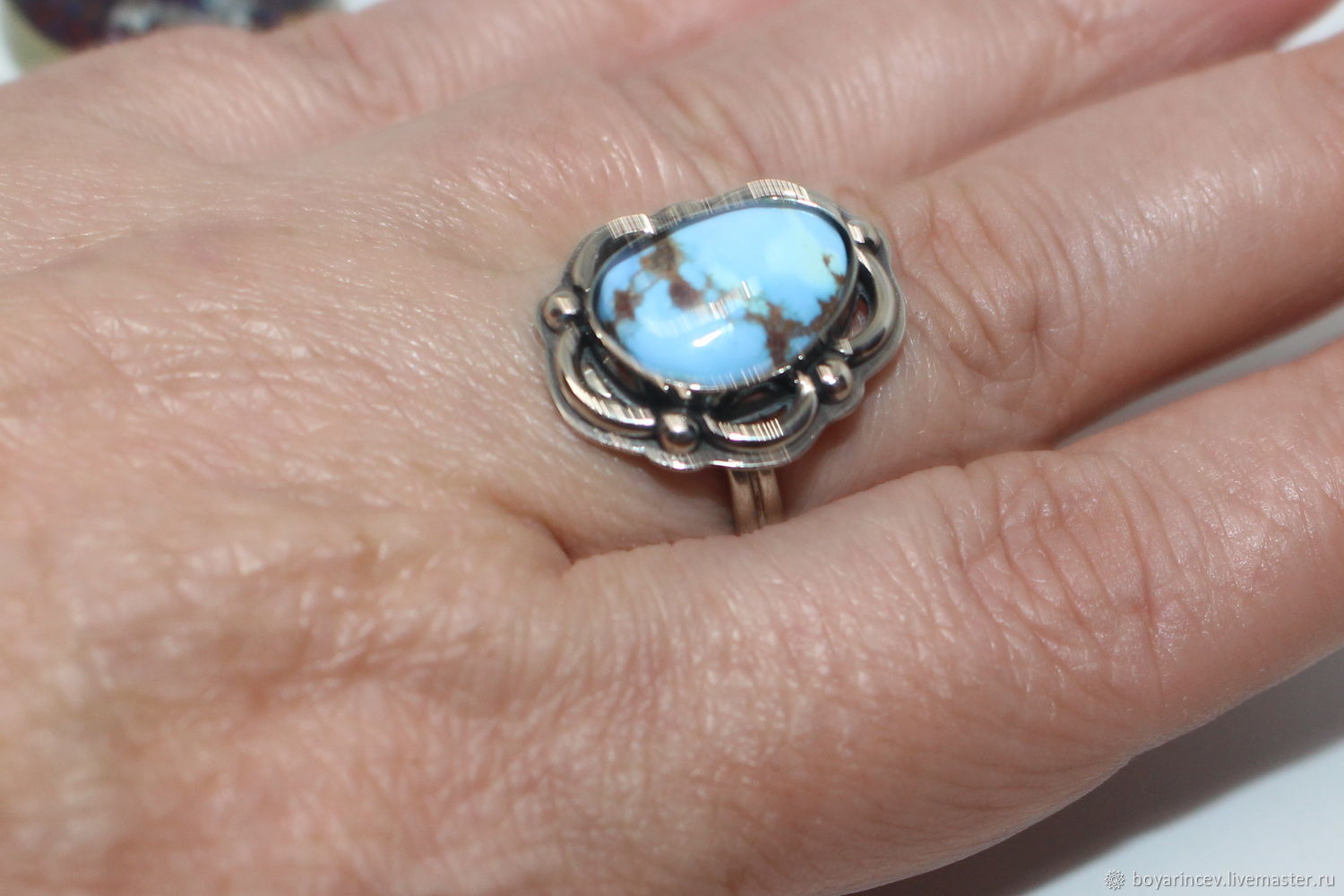 Можно вернуть кольцо в магазин. Серебряное кольцо с казахской бирюзой. Мужской перстень с бирюзой из серебра. Кольцо волна. Кольца в бирюзой овал в цирконах размер 19 см.