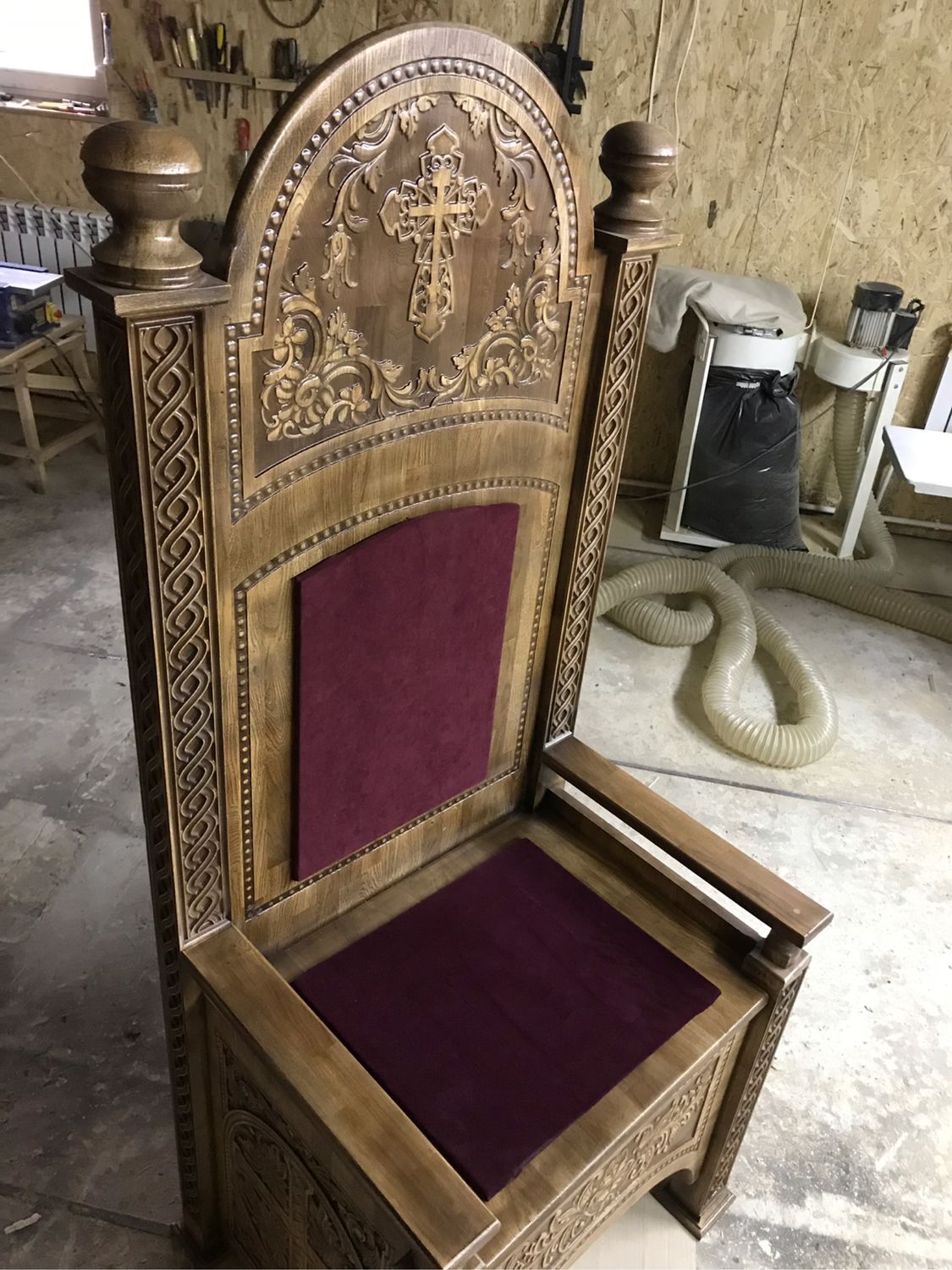 Мягкая мебель мастер трон