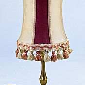 Оригинальная настольная лампа с абажуром. 100126