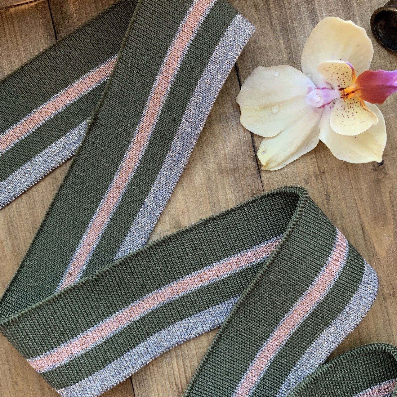 Подвязы в полоску. Подвязы трикотажные. Подвязы манжеты трикотажные. Подвяз трикотажный воротник. Двухцветные подвязы.