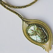 Украшения ручной работы. Ярмарка Мастеров - ручная работа Necklace of beads with mother of pearl "Peacock Feather". Handmade.