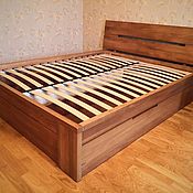 Кровать из массива дуба с системой хранения