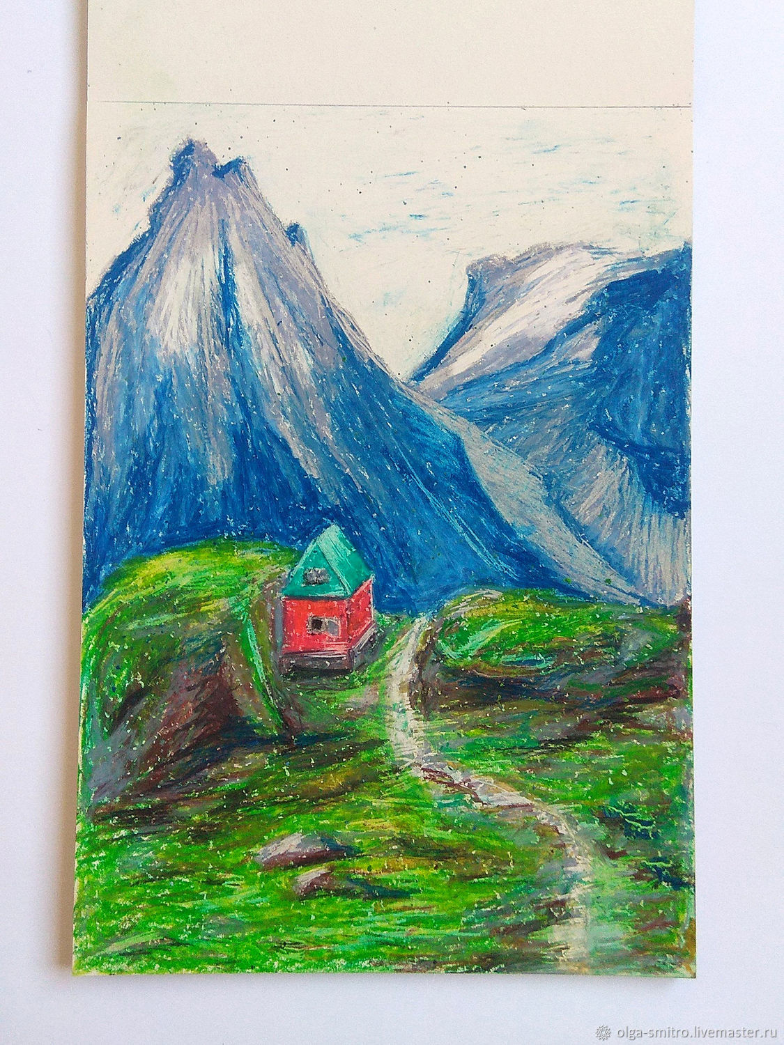 Рисунок масляной пастелью Домик в горах. Картина художника, синие горы ...