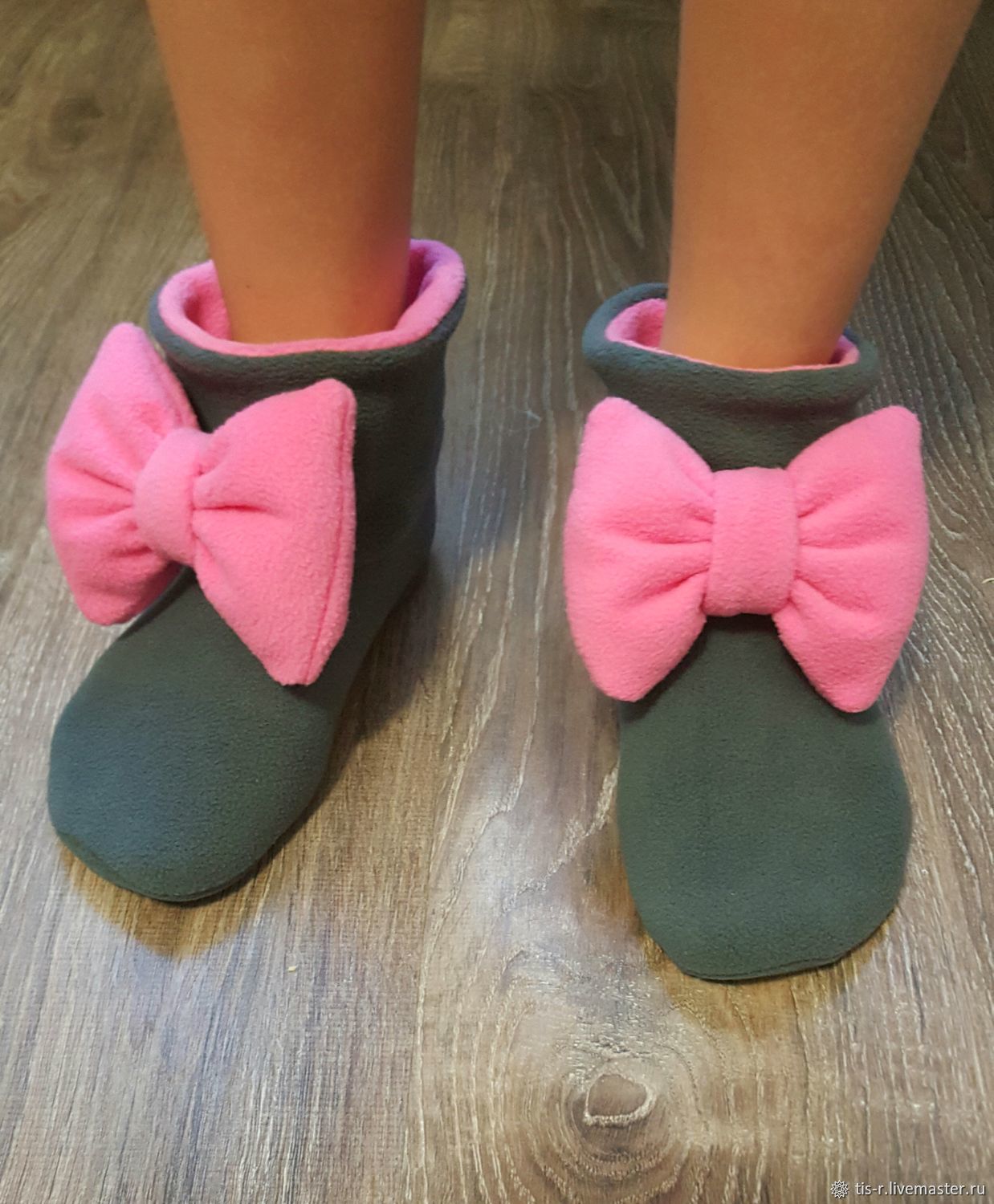 Угги из флиса. Тапочки зайчики из флиса. Тапочки зайчики из флиса. Флисовые пинетки. Домашние тапочки из флиса.