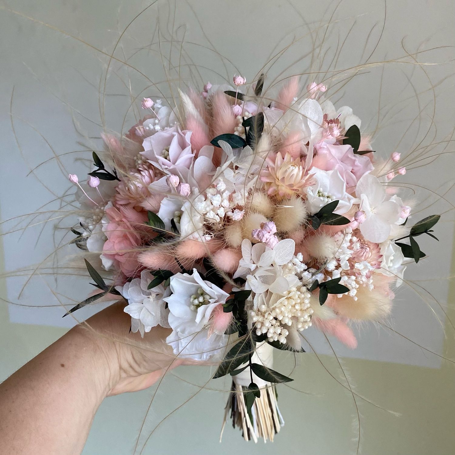 Букет невесты из стабилизированных цветов в бело- розовых тонах в ...