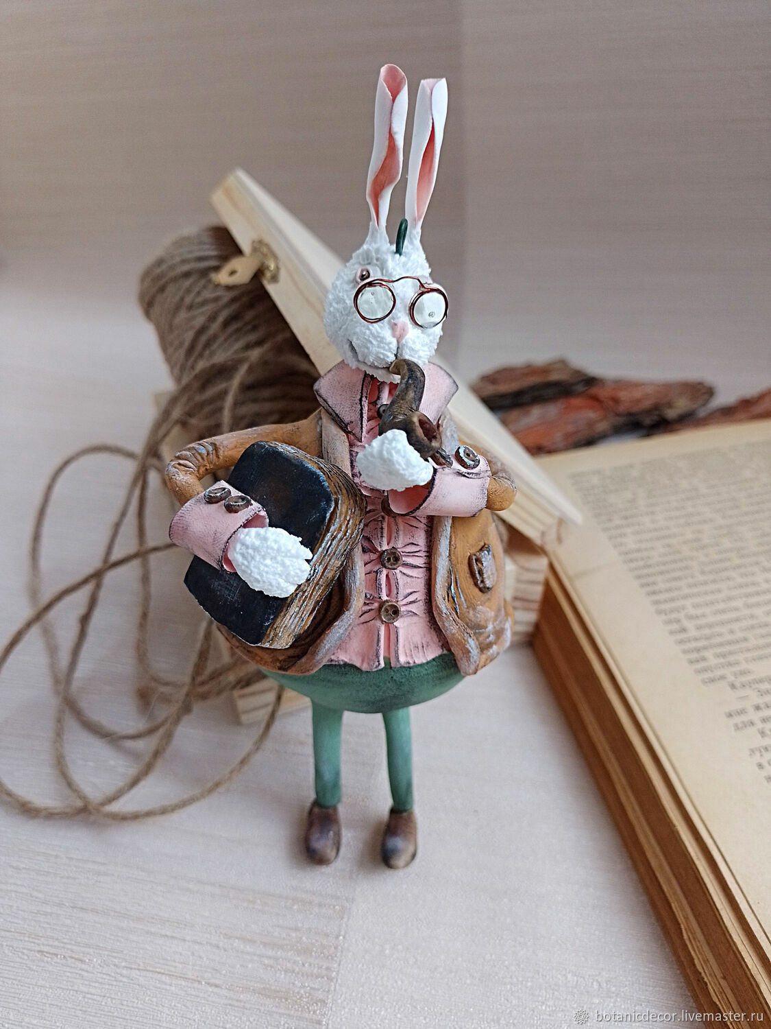 Елочная игрушка заяц кролик с книгой и трубкой, Елочные игрушки, Воронеж,  Фото №1