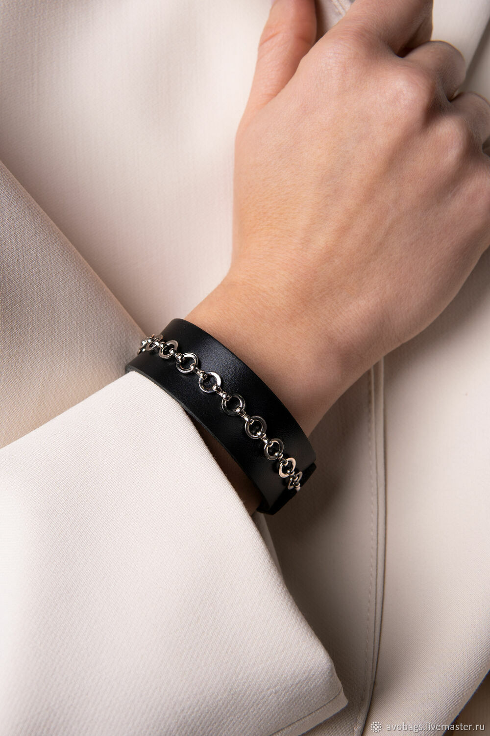 Кожаный женский браслет №10 из классической кожи, черный винтернет-магазине Ярмарка Мастеров по цене 790 ₽ – RUDIKRU