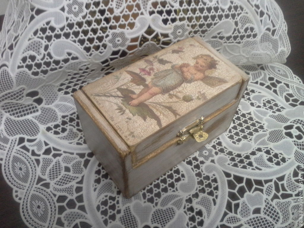 сундук деревянный. старинный сундук луи виттон. магазин винтаж из сундука. сундук комод антик. винтажный сундук.