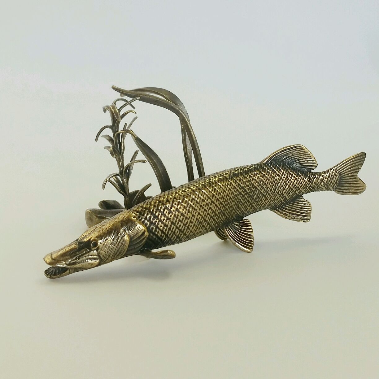 Щука фигурка. Фигурка щуки пластиковая. Фигурка щука kaiser n74796. Статуэтка щука. Фигурка щука kaiser n74796.