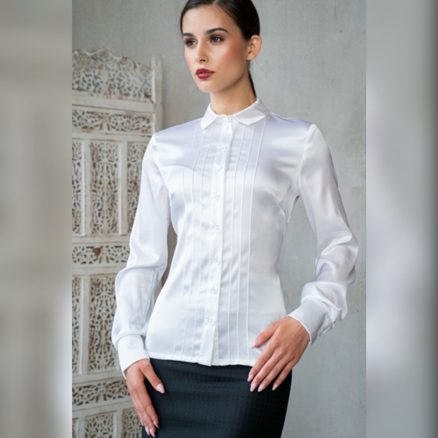 Белая шелковая блузка