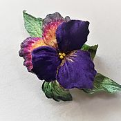 Брошь-цветок  из  натуральной  кожи 