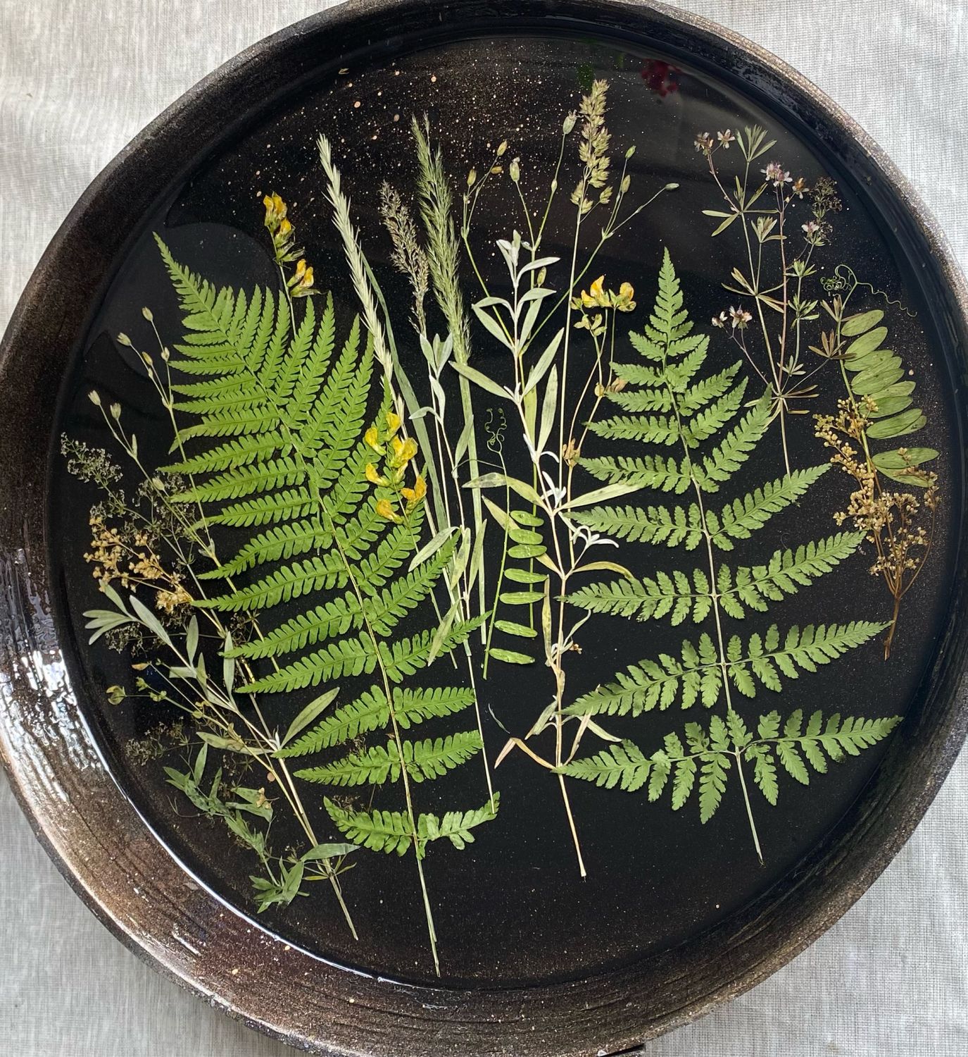 Поднос деревянный с сухоцветами и эпоксидной смолой – заказать на ...