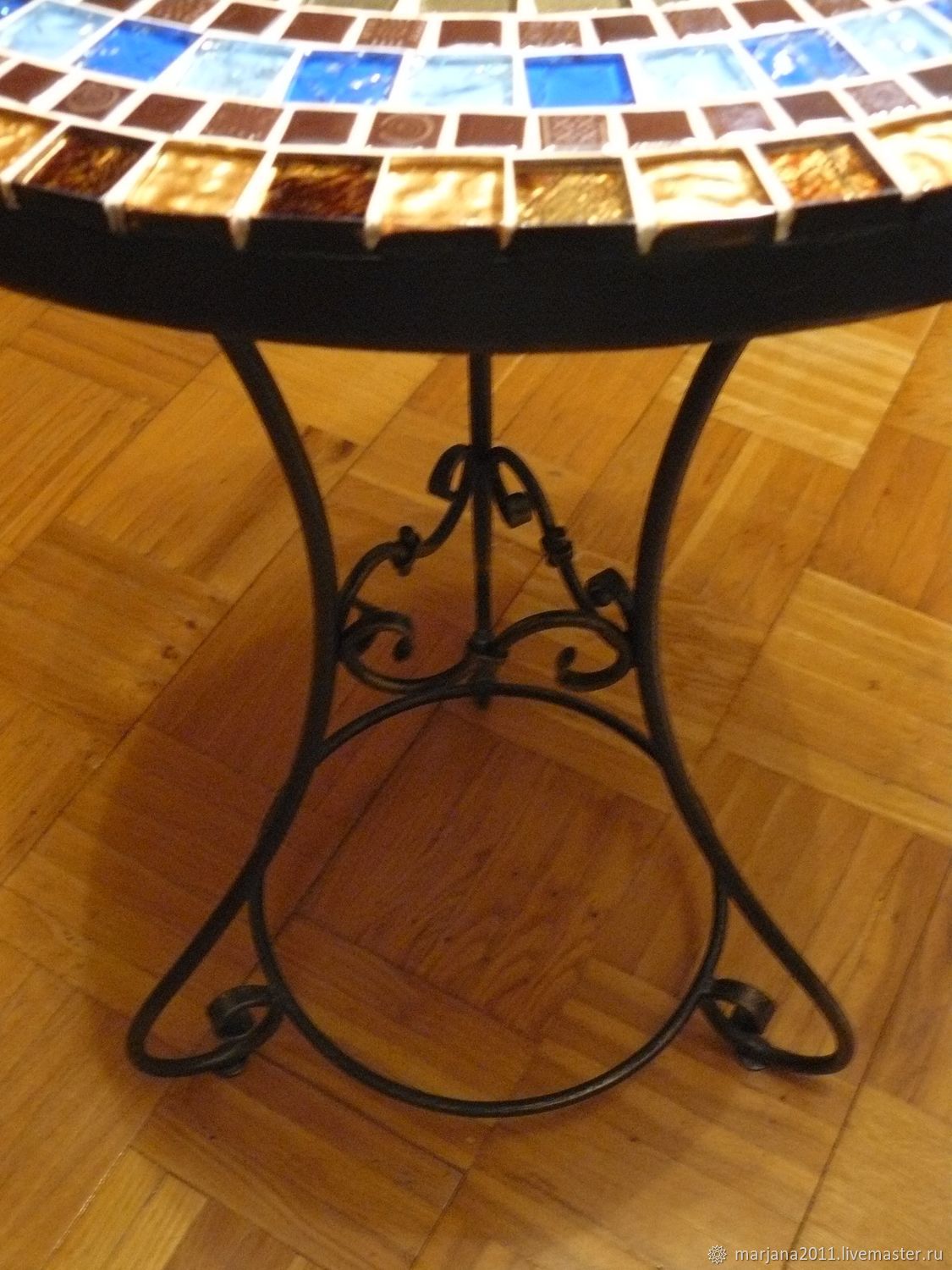 Кованый столик с мозаикой