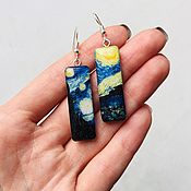 Earrings with sequins and coated with jewelry resin