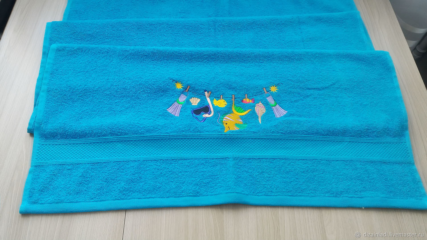 Махровое полотенце с вышивкой "Отдых на море"