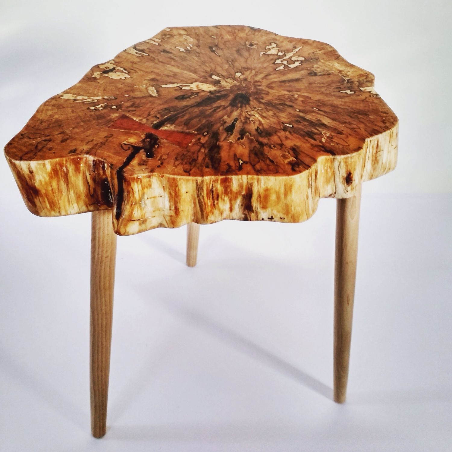 деревянный стол из березы