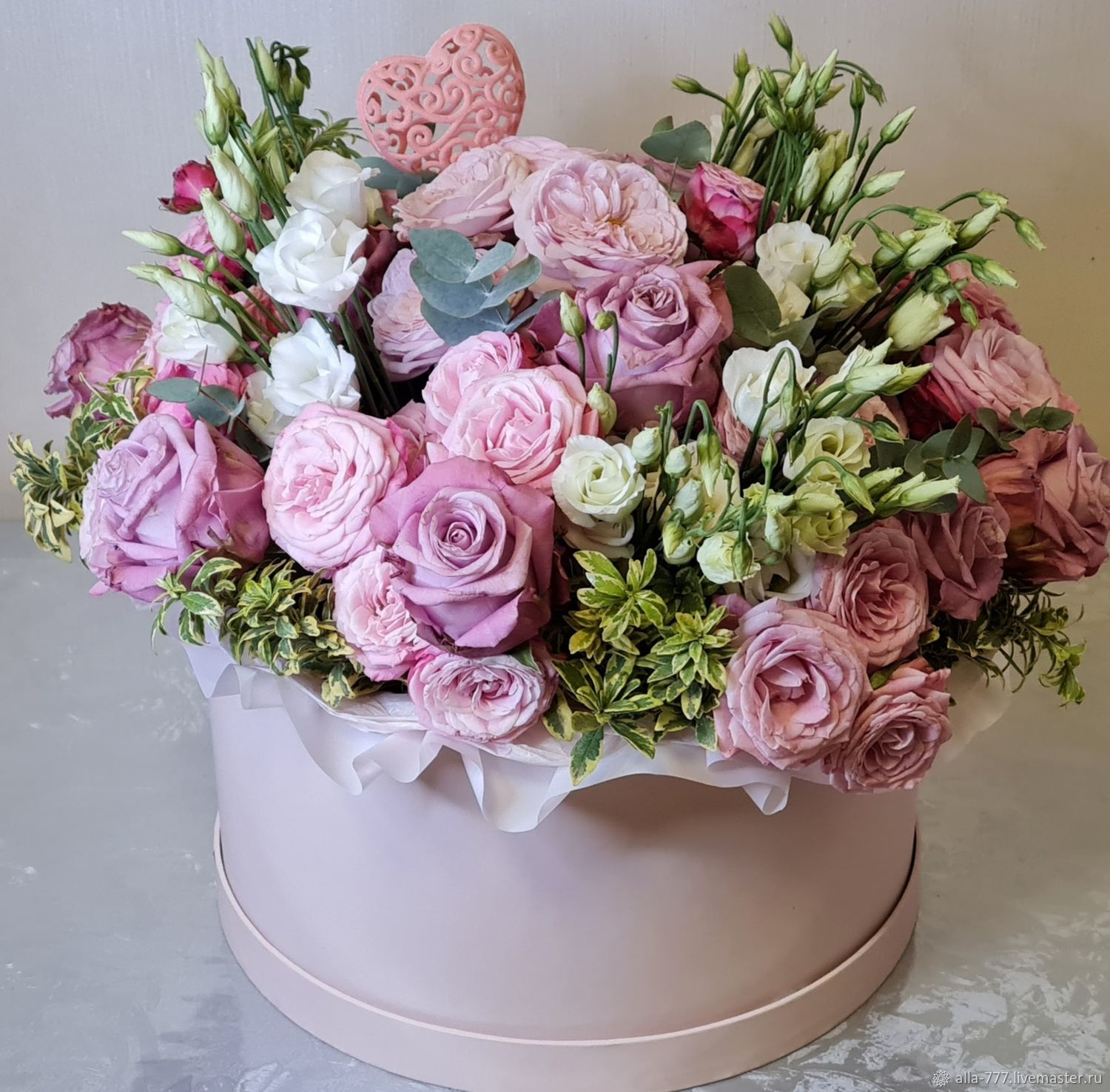 Большие букеты цветов: купить огромный букет в Москве с доставкой в Premium-Flowers