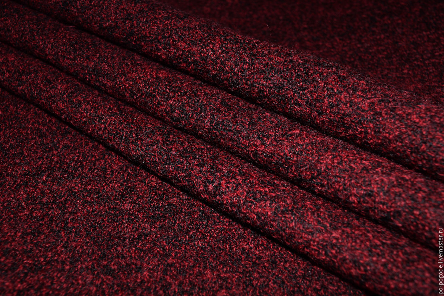 Буклированный трикотаж. Красный трикотаж ткань. Ткань букле костюмная. Красное букле. Шенилл букле.