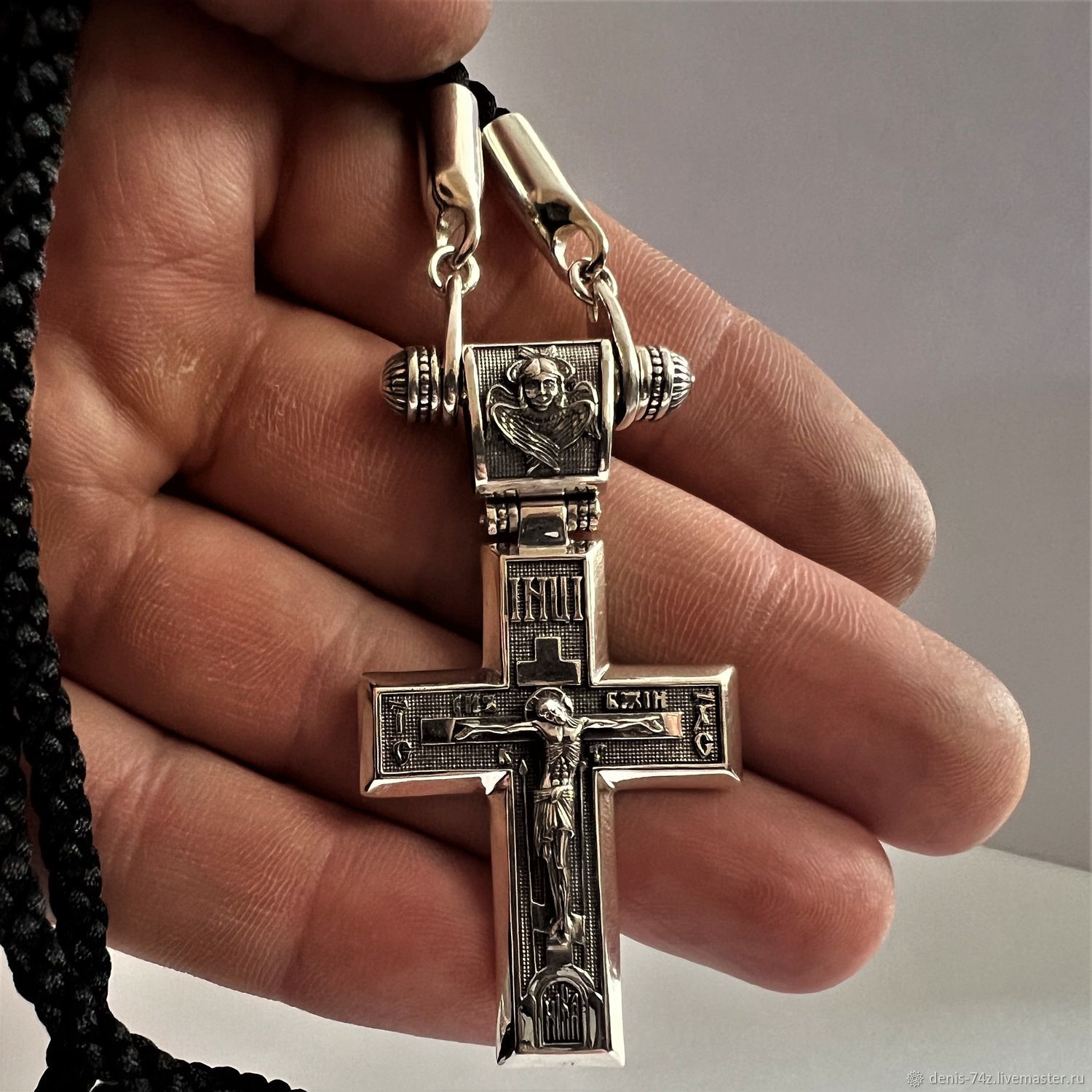 Главные отличия православных крестиков от католических