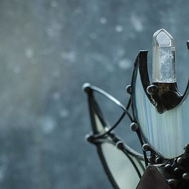 Украшения ручной работы. Ярмарка Мастеров - ручная работа Гребень с Полумесяцами и Кварцем (h2-006). Handmade.