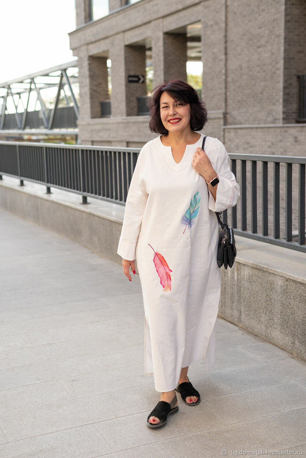 Белое льняное платье в пол с вышивкой Перья купить в интернет-магазине Ярмарка Мастеров по цене 10200 ₽ – RYB8MRU