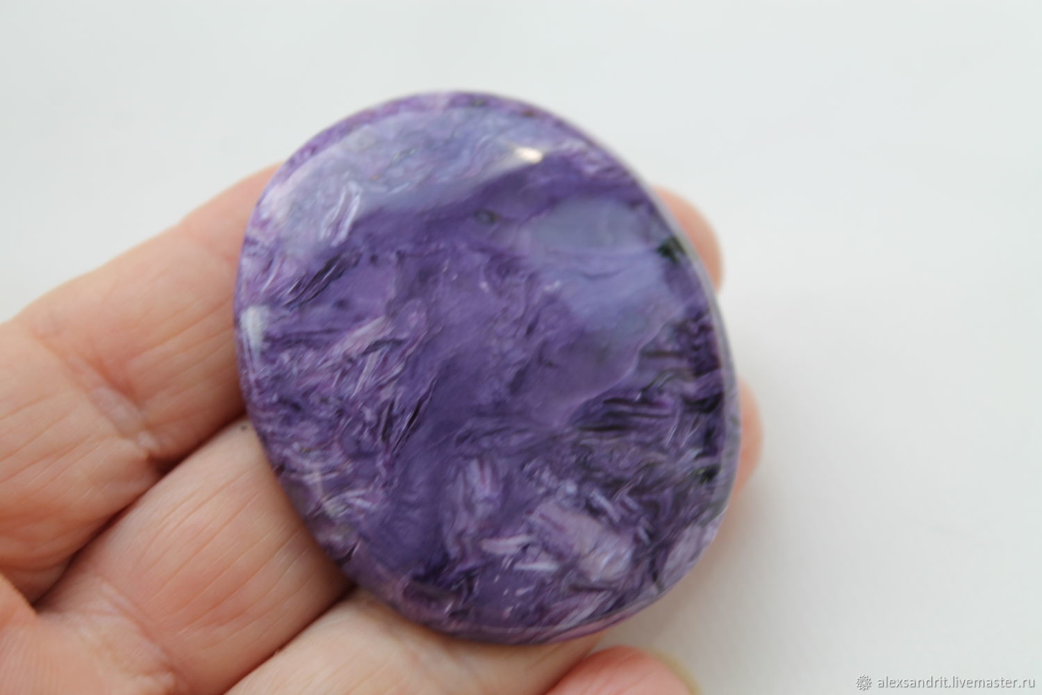 Чароит для водолея