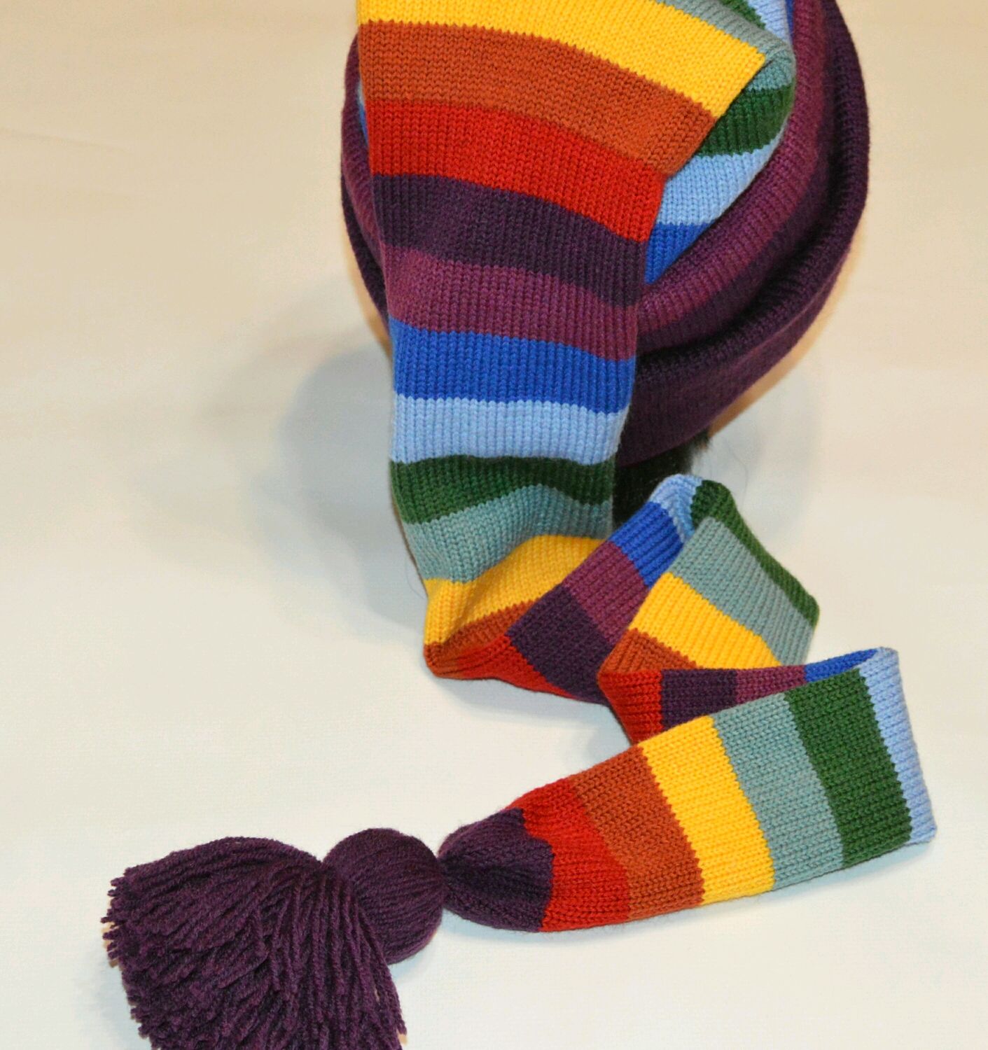 Вязанная шапка Буратино с бубоном, можно замотать как шарф