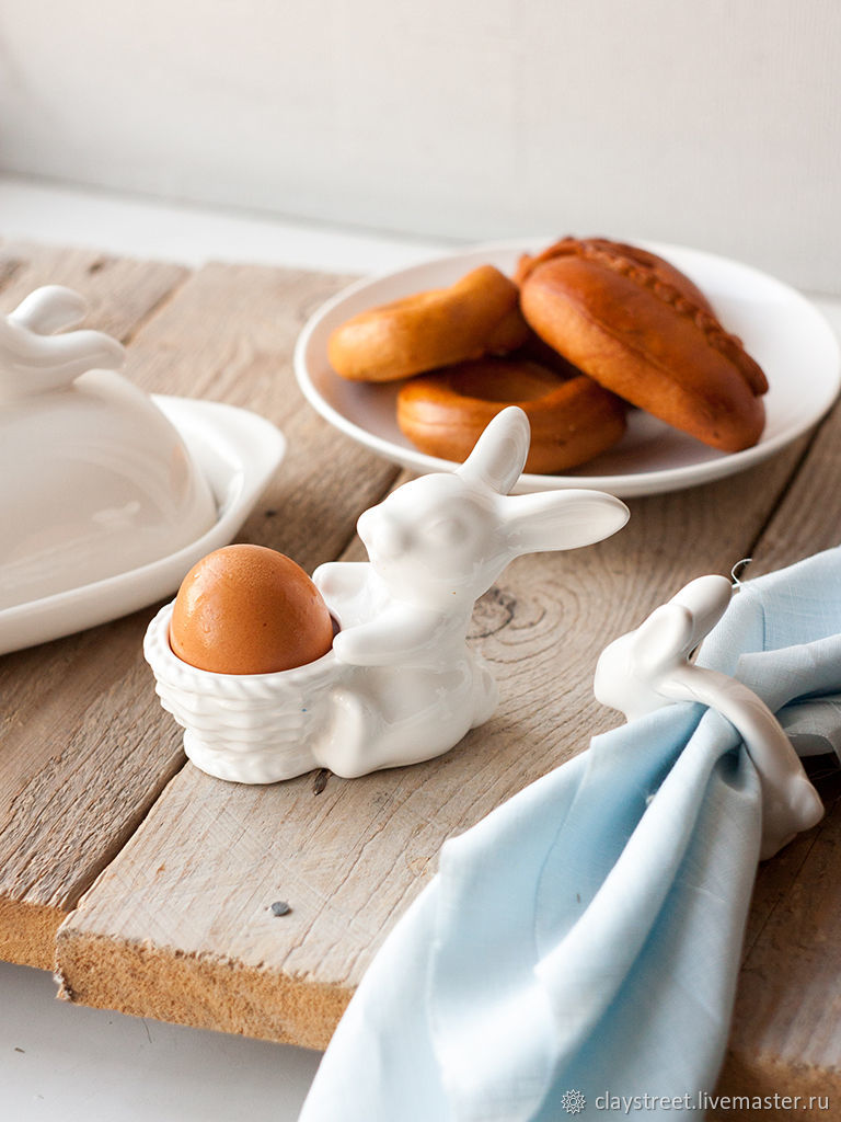 Claystreet. Керамическая посуда с зайцами. Посуда с кроликами. Подставка для яиц кролик. Набор посуды кролики.