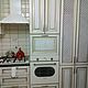 индивидуальная деревянная кухня из дерева ясень белая в золоте в римском стиле