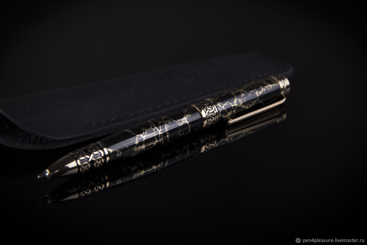 Sculpture ballpoint pen (artificial marble) in a leather case, Handle, St. Petersburg,  Фото №1
